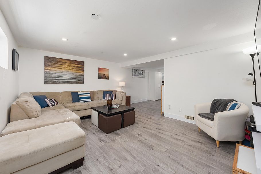 300 E 25th Street North Vancouver, BC - 11