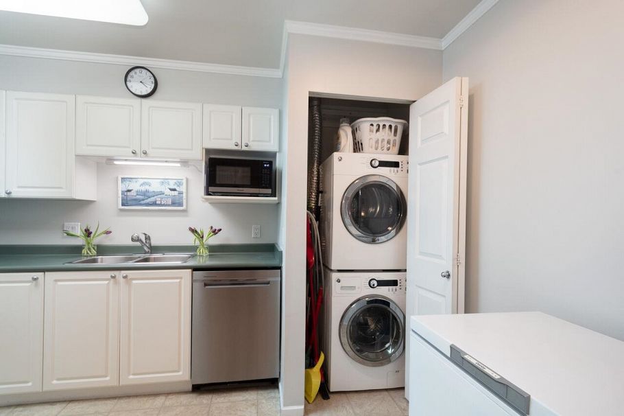 P03 223 Mountain Highway North Vancouver, BC - 15