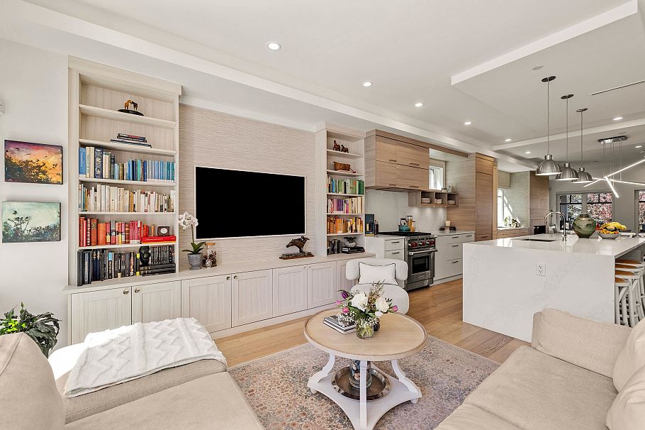 1136 E 16th Avenue Vancouver, BC - 4