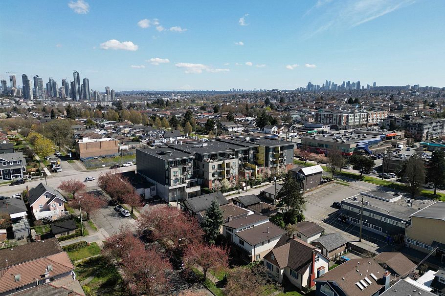 205 2889 E 1st Avenue Vancouver, BC - 3