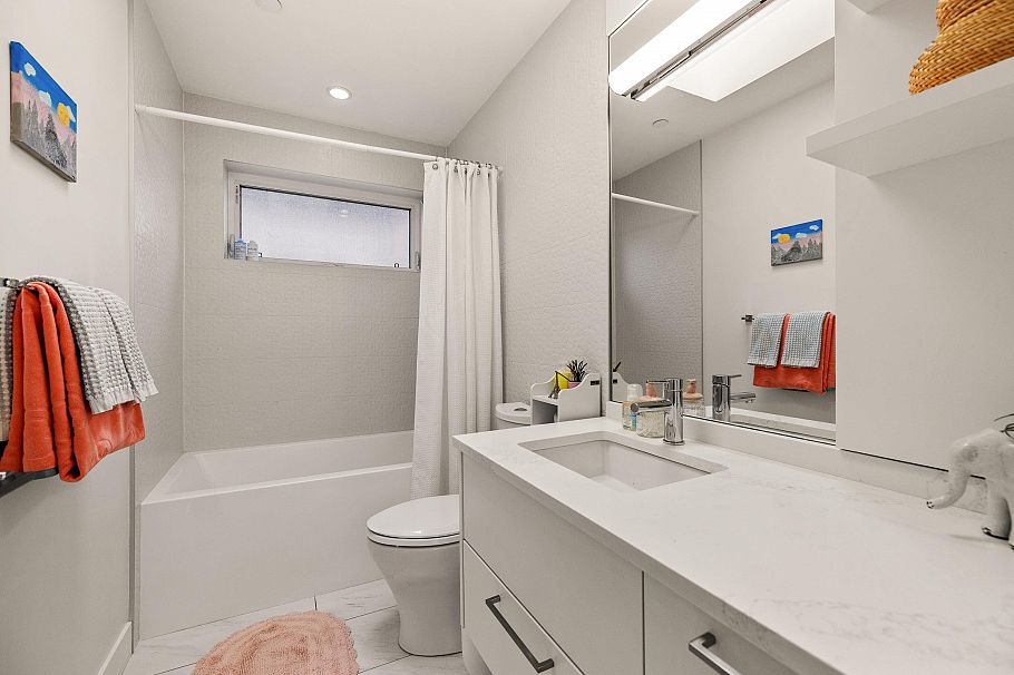 1136 E 16th Avenue Vancouver, BC - 27