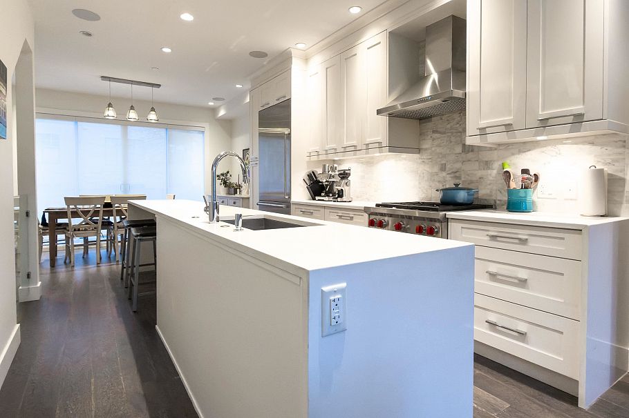 922 W 15th Avenue Vancouver, BC - 9