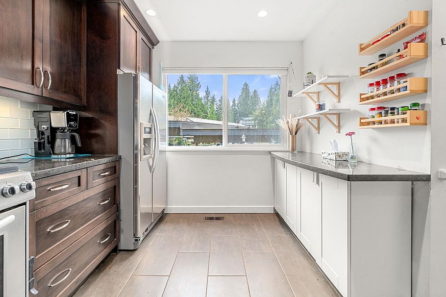 2315 Mountain Highway North Vancouver, BC - 11