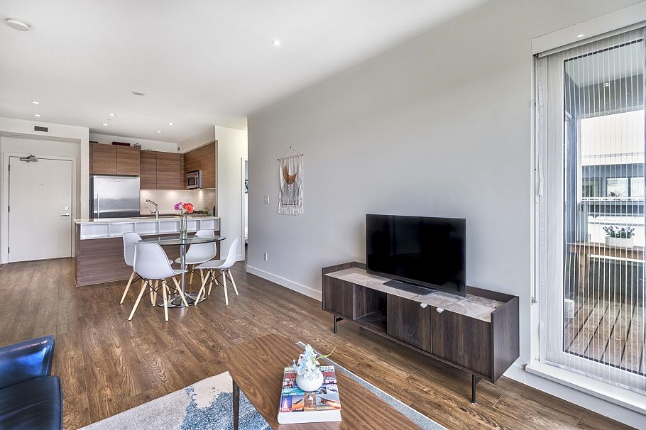 402 1061 Marine Drive North Vancouver, BC - 12