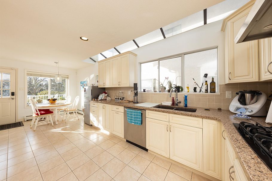 3982 W 29th Avenue Vancouver, BC - 15