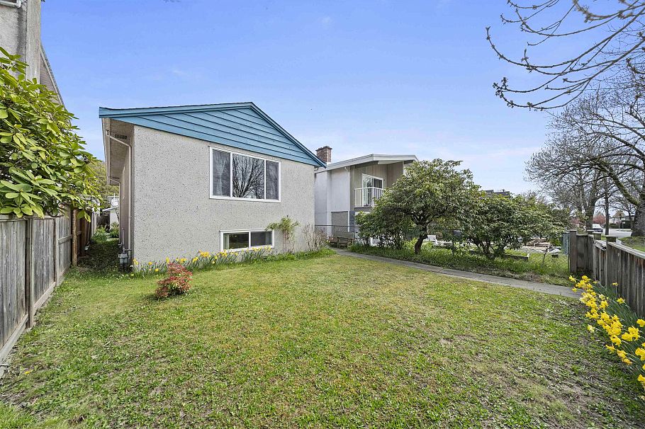 6392 Lanark Street Vancouver, BC - 1