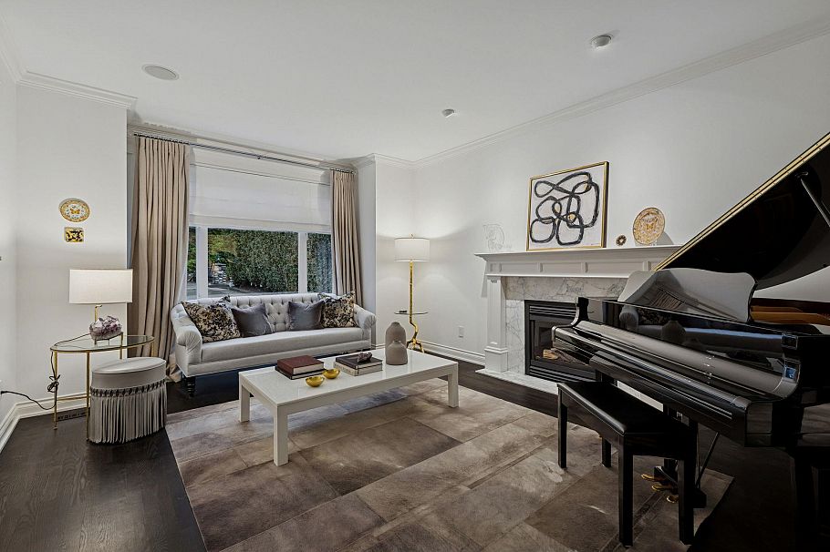 4081 Woodbury Avenue North Vancouver, BC - 4