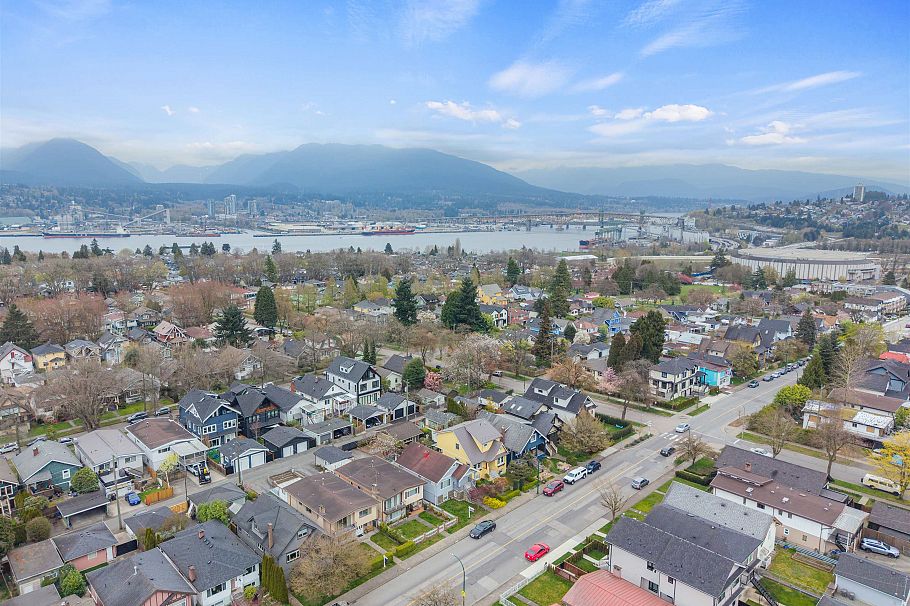 2663 Dundas Street Vancouver, BC - 3