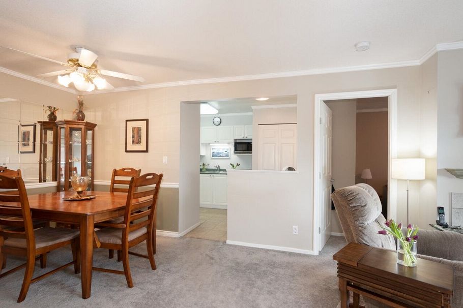 P03 223 Mountain Highway North Vancouver, BC - 11