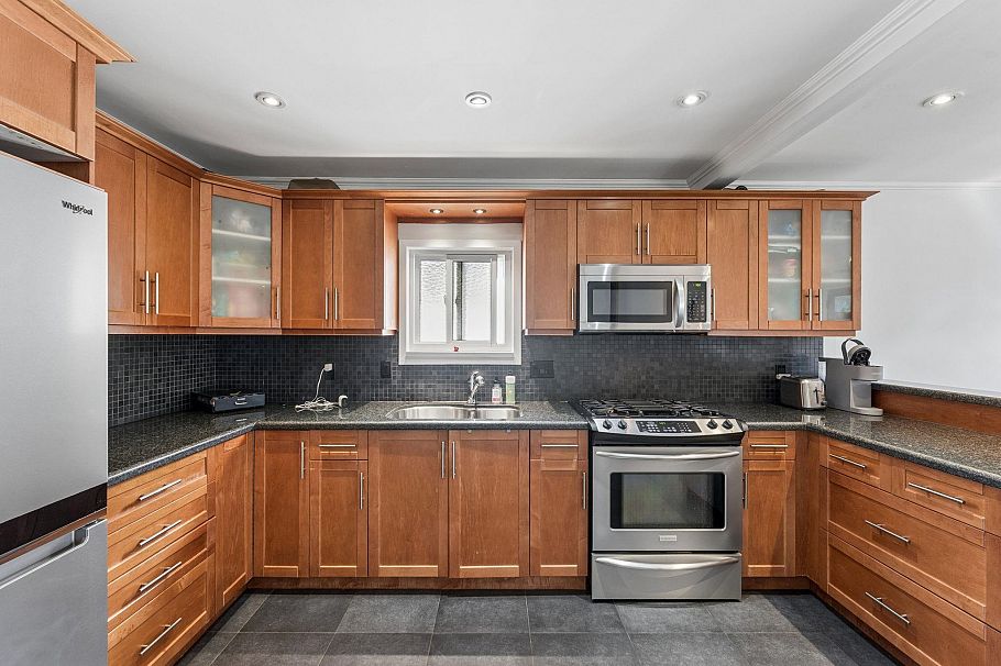 2486 Eton Street Vancouver, BC - 12