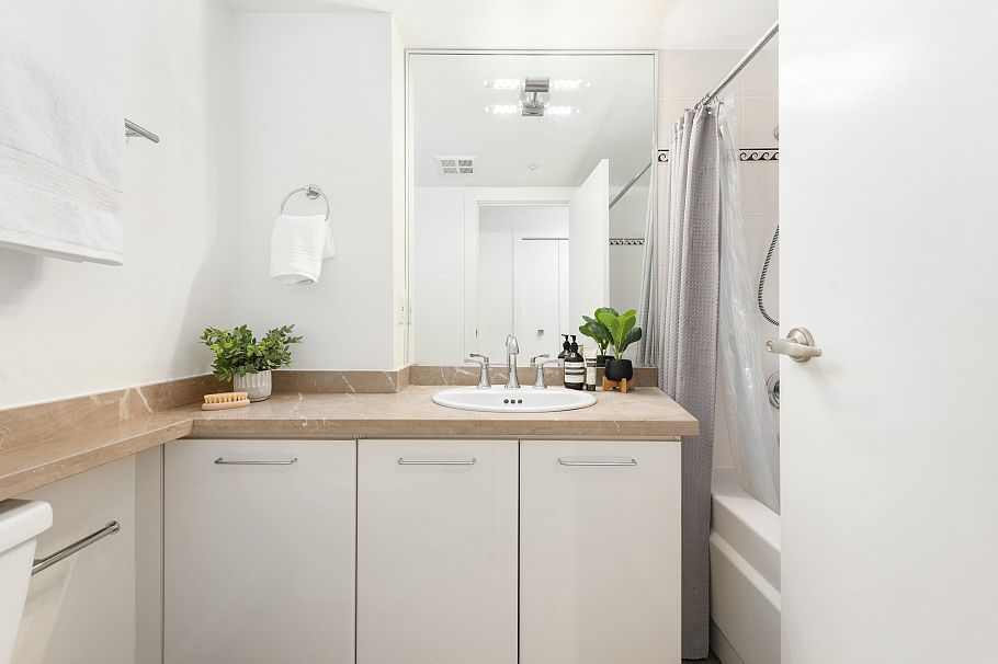 11D 199 Drake Street Vancouver, BC - 12