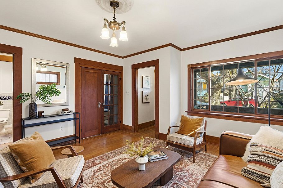 2282 E 7th Avenue Vancouver, BC - 4