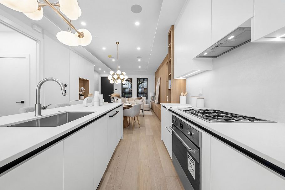 1 4889 Moss Street Vancouver, BC - 21