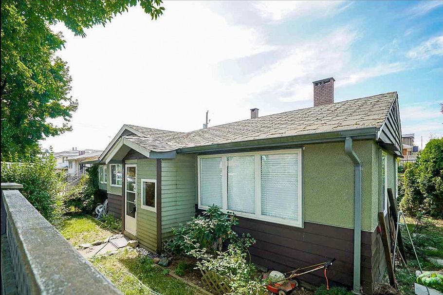 5715 Culloden Street Vancouver, BC - 1