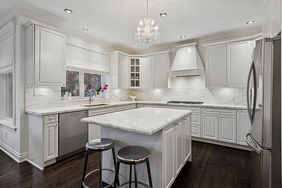 4081 Woodbury Avenue North Vancouver, BC - 10