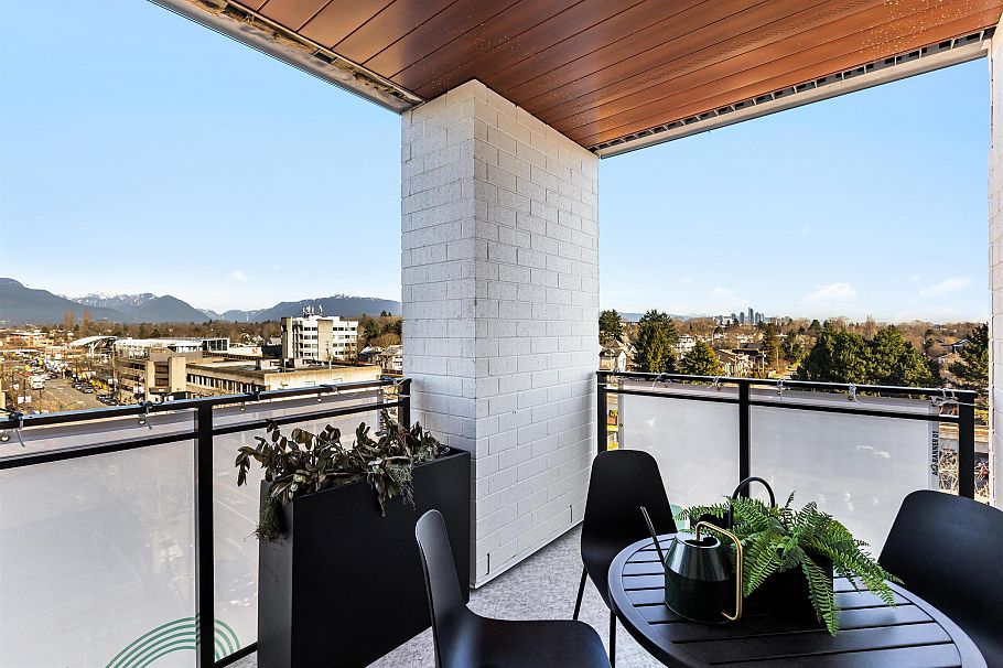 208 1680 E 12th Avenue Vancouver, BC - 12