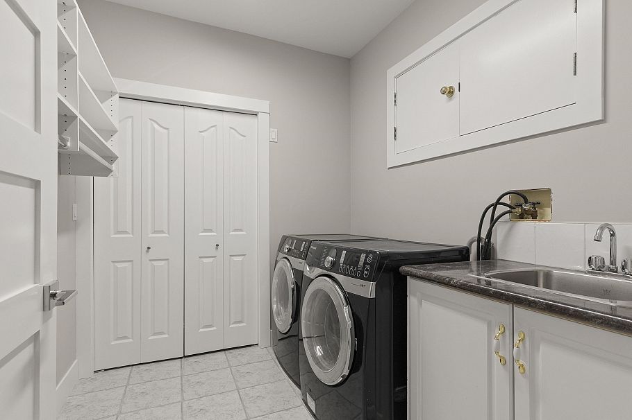 2782 W 37th Avenue Vancouver, BC - 30