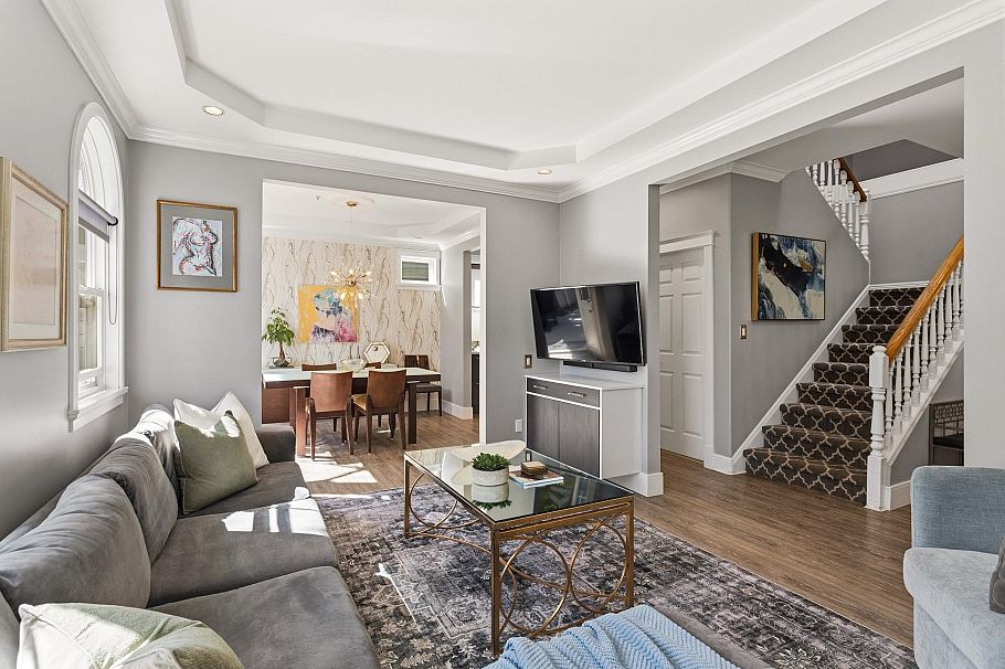 2855 W 16th Avenue Vancouver, BC - 3