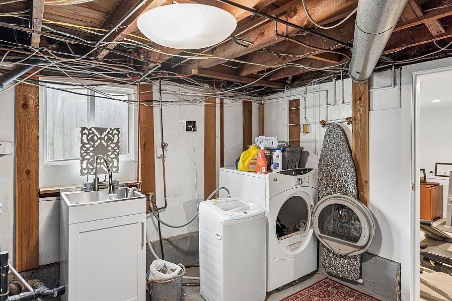 2486 Eton Street Vancouver, BC - 35