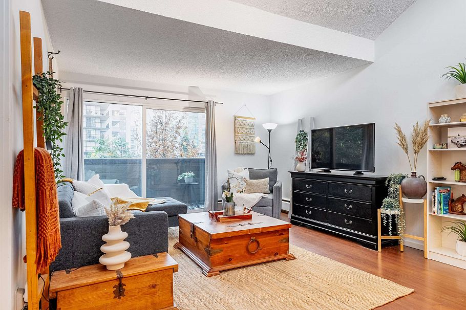 319 206 E 15th Street North Vancouver, BC - 3