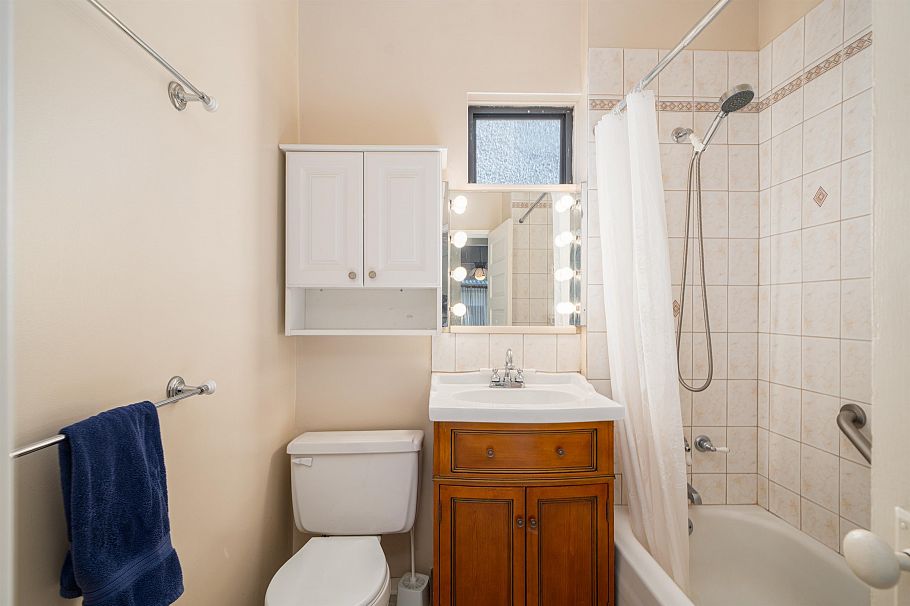 2129 W 47th Avenue Vancouver, BC - 19