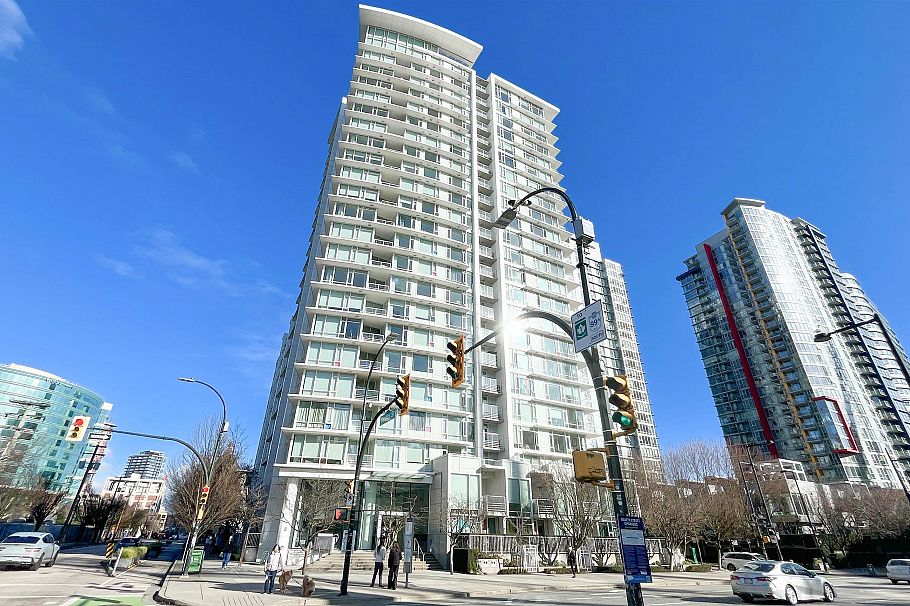 905 161 W Georgia Street Vancouver, BC - 2