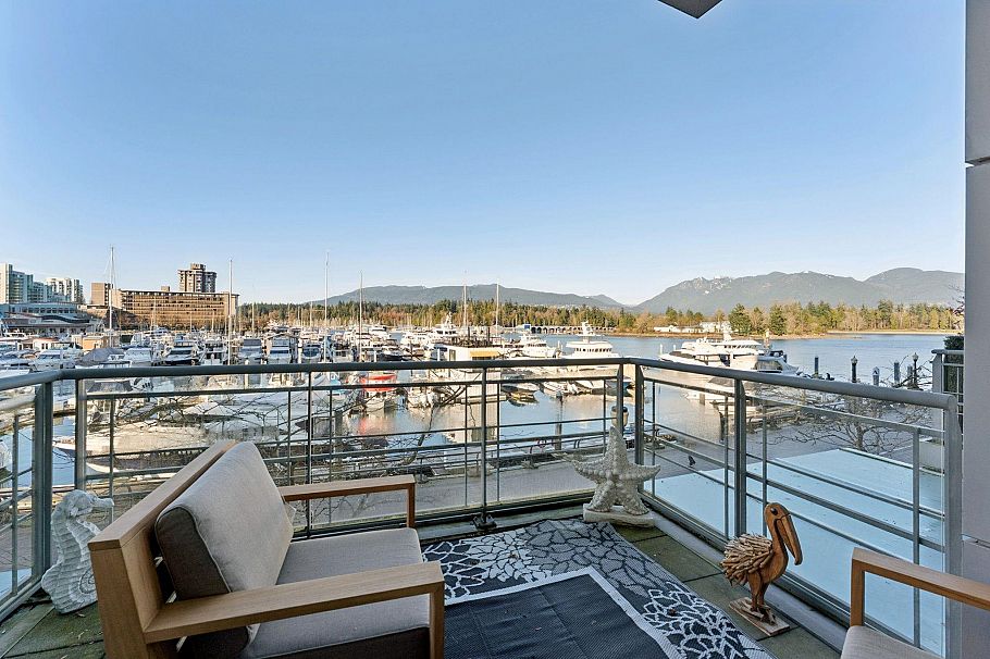 103 323 Jervis Street Vancouver, BC - 2