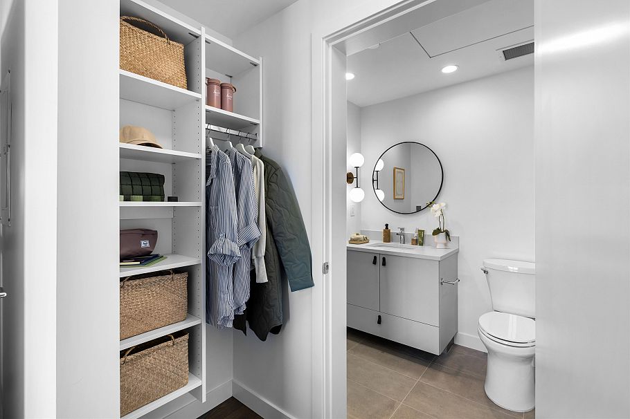 208 1680 E 12th Avenue Vancouver, BC - 5