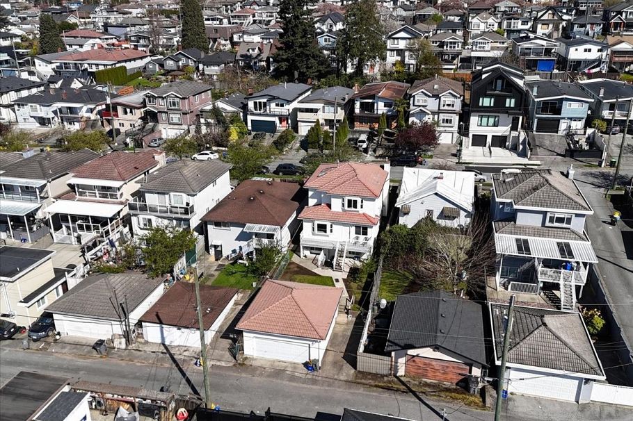 770 E 61st Avenue Vancouver, BC - 35