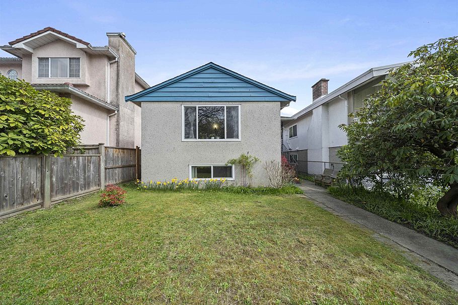 6392 Lanark Street Vancouver, BC - 2