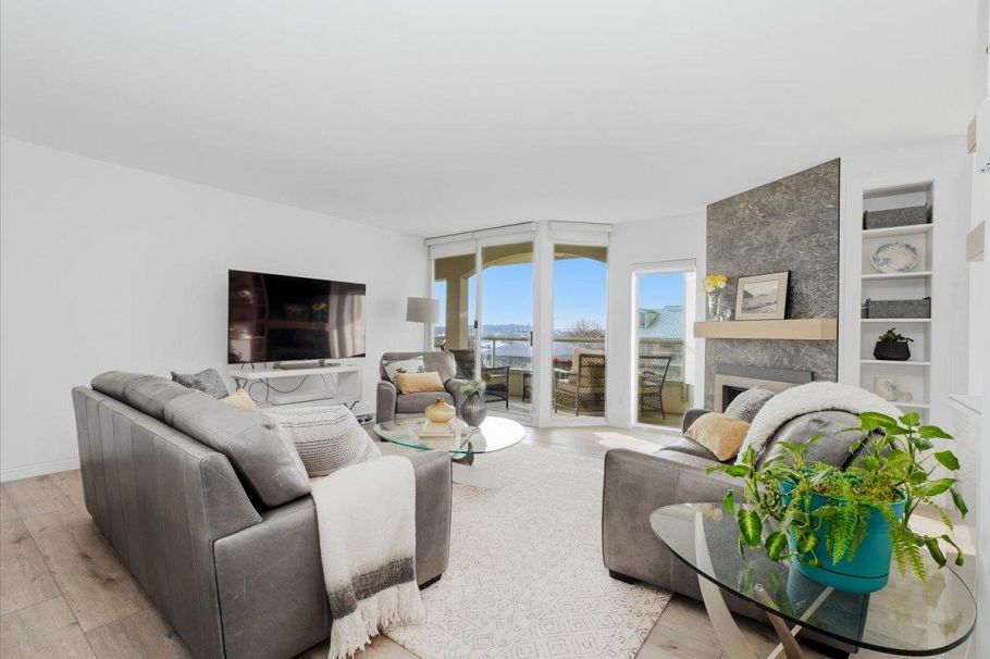 209 168 Chadwick Court North Vancouver, BC - 3