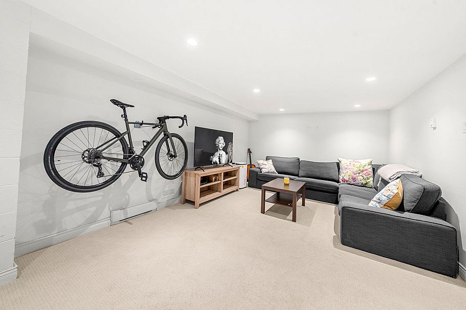 2315 Mountain Highway North Vancouver, BC - 34