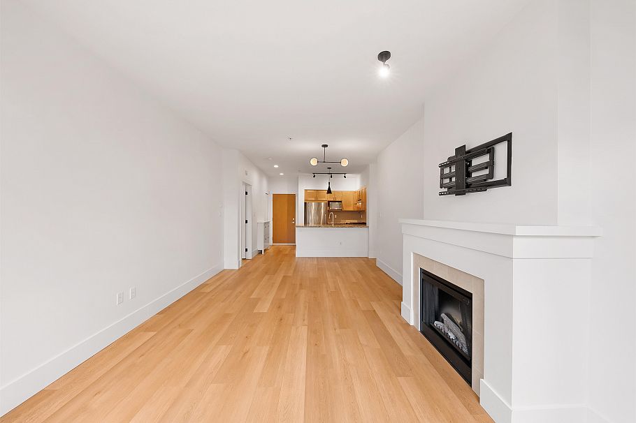 103 1111 E 27th Street North Vancouver, BC - 11