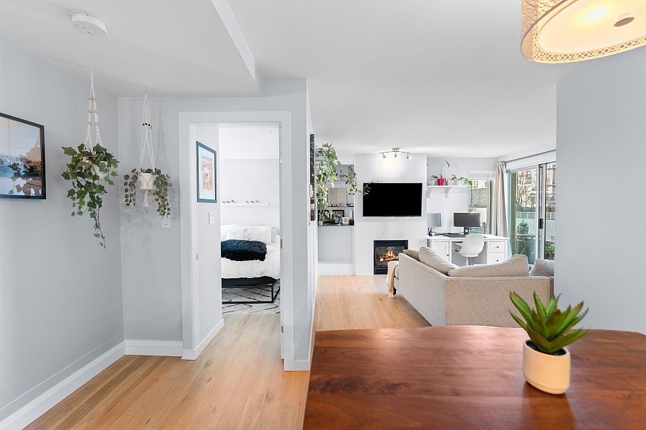 304 137 W 17th Street North Vancouver, BC - 9