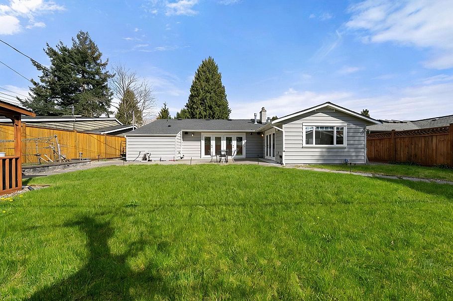 1615 Mcbride Street North Vancouver, BC - 34