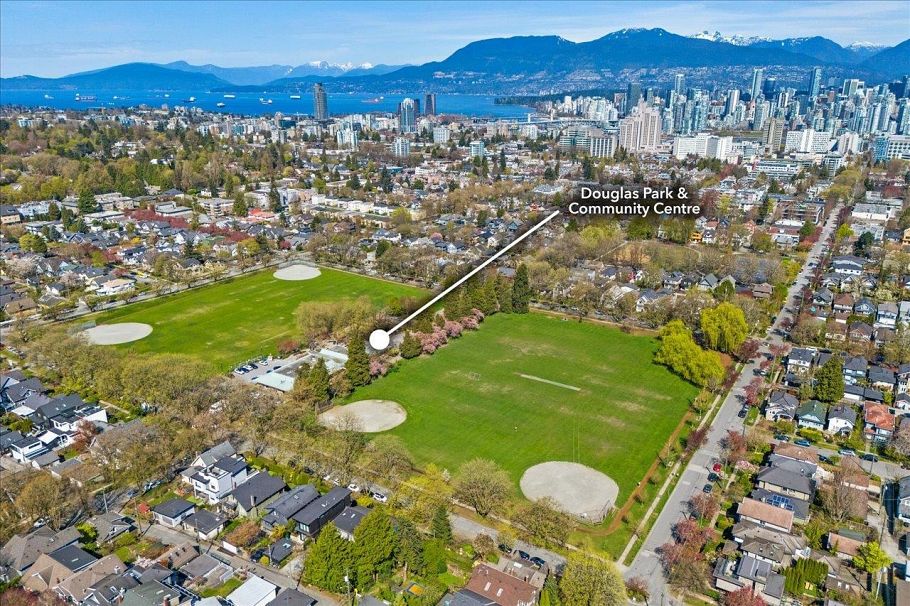 706 W 24th Avenue Vancouver, BC - 34