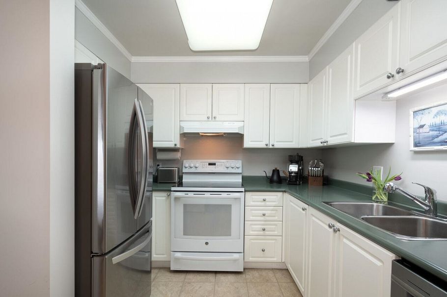 P03 223 Mountain Highway North Vancouver, BC - 14