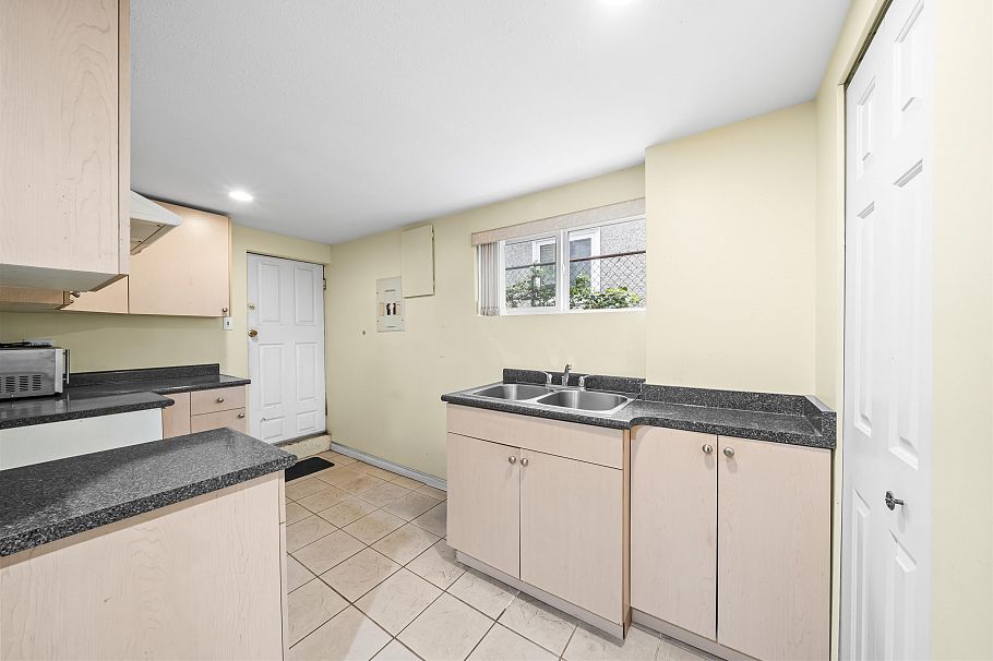 6392 Lanark Street Vancouver, BC - 18