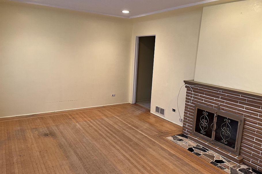 1419 E 30th Avenue Vancouver, BC - 2