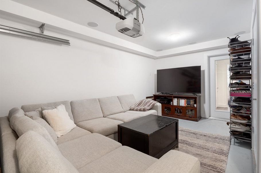 922 W 15th Avenue Vancouver, BC - 23