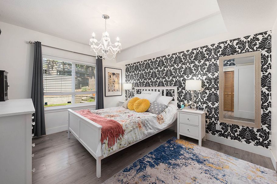 300 E 25th Street North Vancouver, BC - 35