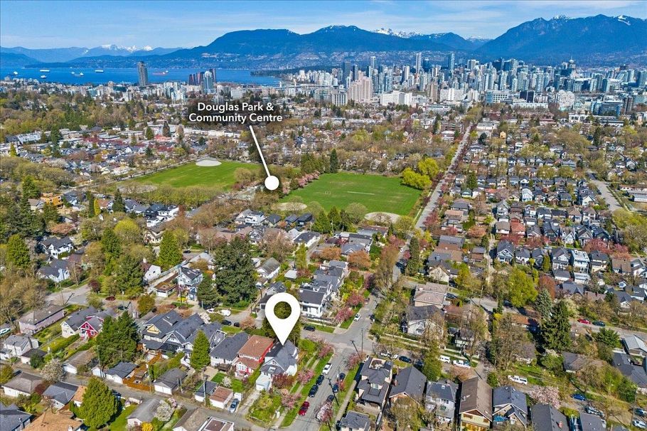 706 W 24th Avenue Vancouver, BC - 5