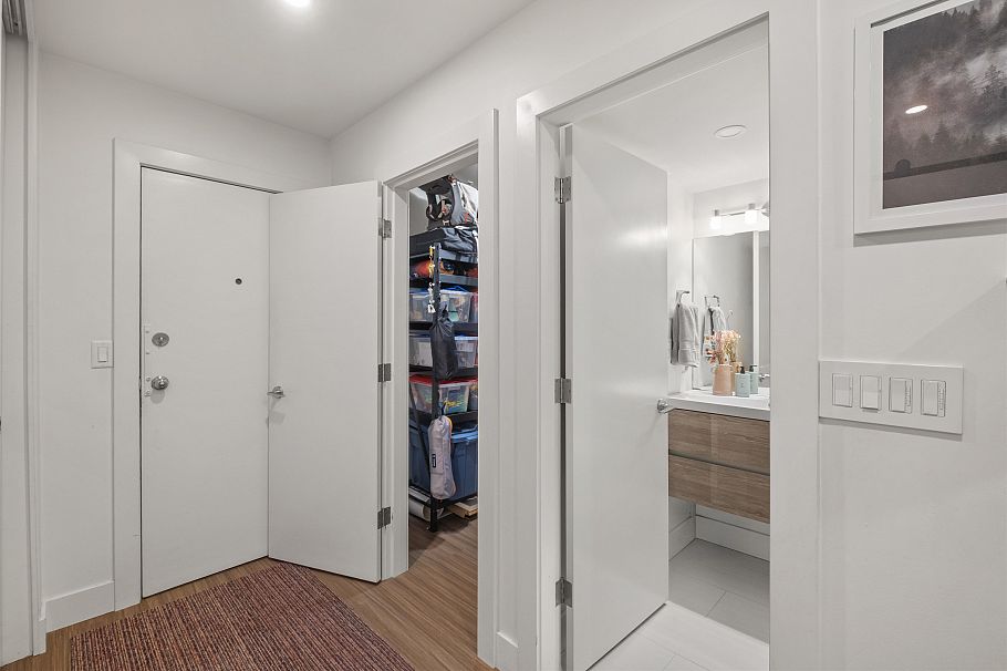 104 105 W Kings Road North Vancouver, BC - 27