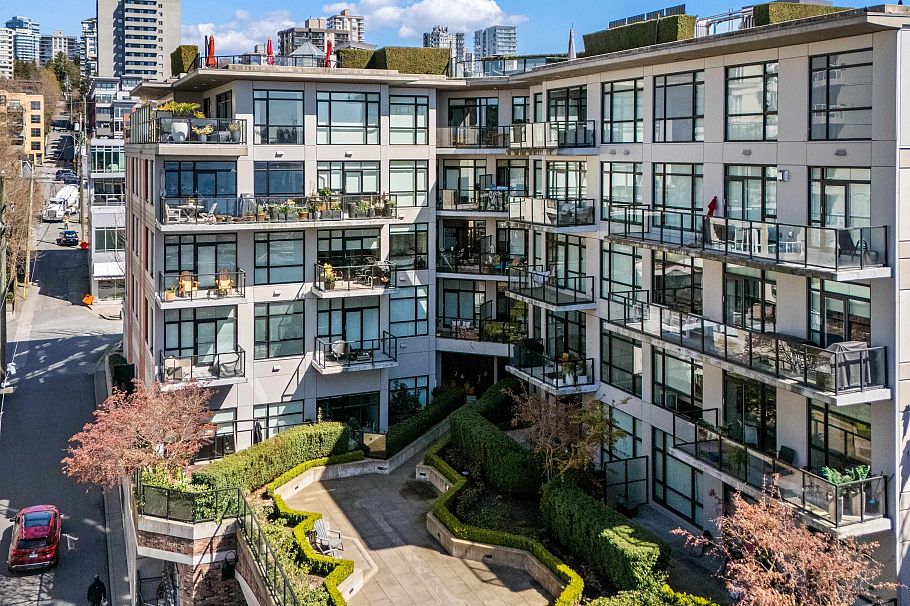 305 105 W 2nd Street North Vancouver, BC - 30