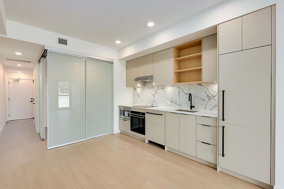 564 422 E 3rd Street North Vancouver, BC - 7