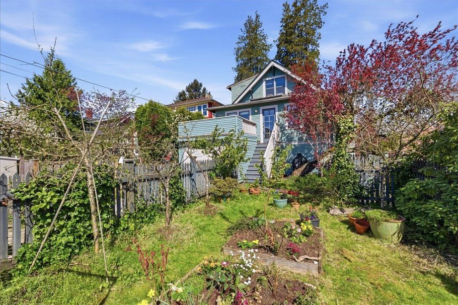 706 W 24th Avenue Vancouver, BC - 33