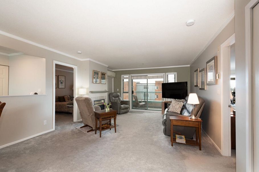 P03 223 Mountain Highway North Vancouver, BC - 2