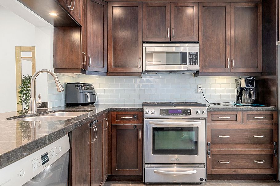 2315 Mountain Highway North Vancouver, BC - 9