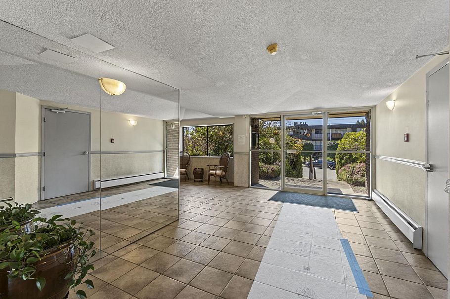 315 310 W 3rd Street North Vancouver, BC - 23