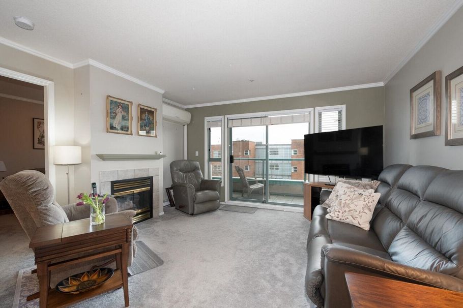 P03 223 Mountain Highway North Vancouver, BC - 3